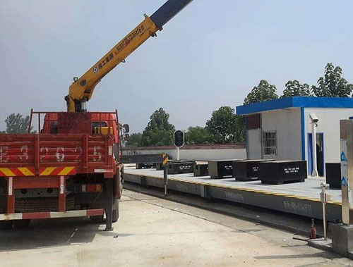 楚雄市監(jiān)局對(duì)在用地磅單位開(kāi)展計(jì)量檢查